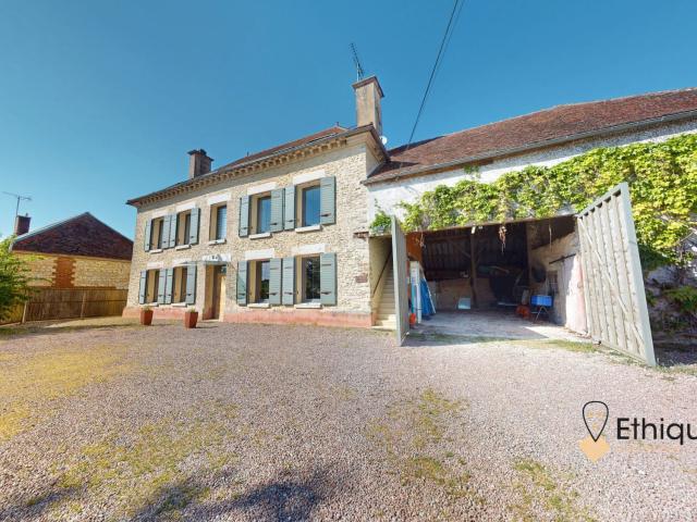 Maison 7 pièces 285 m²