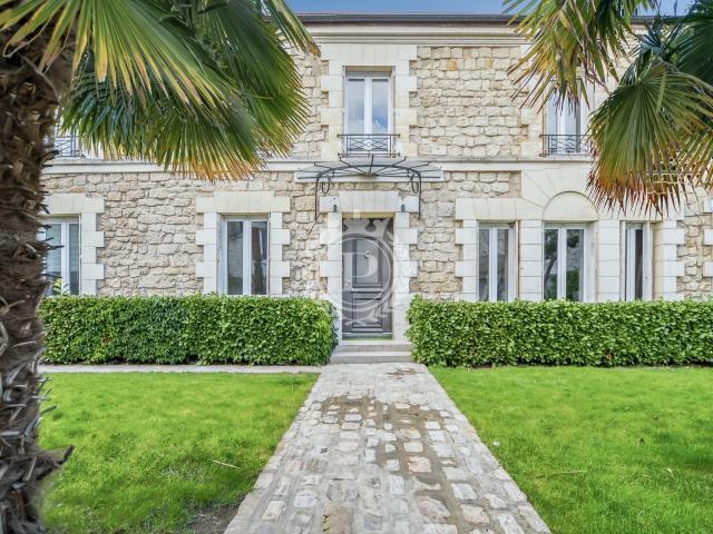 Maison 7 pièces 285 m²