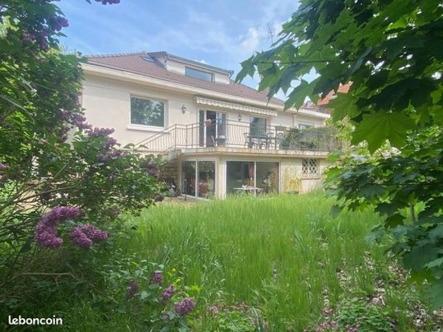 Maison 7 pièces 285 m²