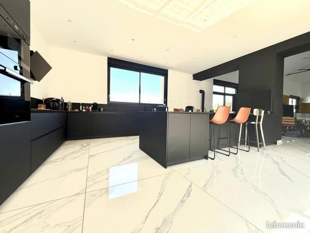 Maison 7 pièces 285 m²