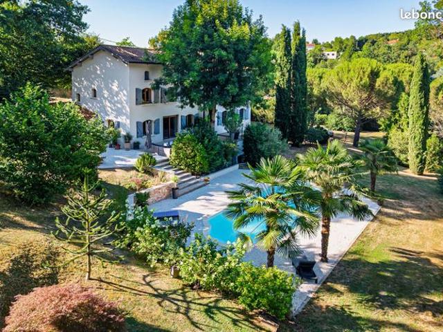 Maison 7 pièces 286 m²