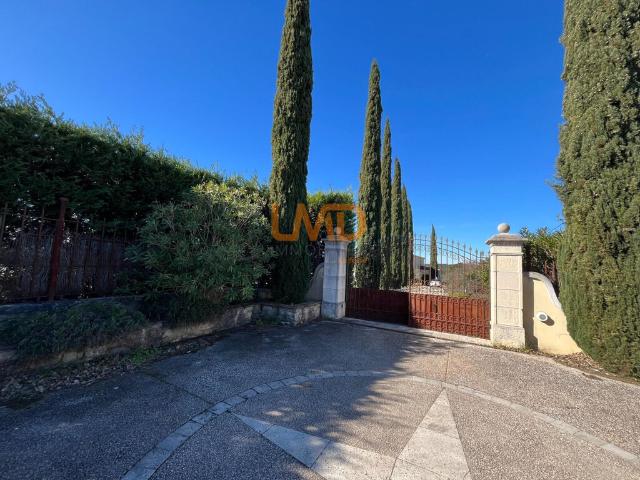 Maison 7 pièces 286 m²