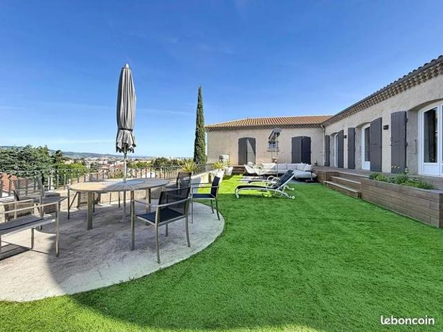 Maison 7 pièces 286 m²
