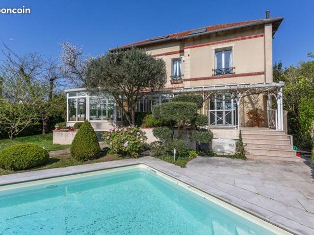 Maison 7 pièces 286 m²