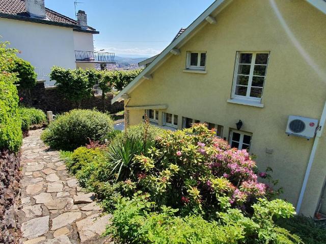 Maison 7 pièces 286 m²