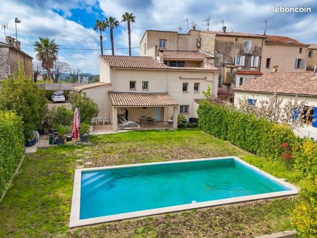 Maison 7 pièces 287 m²