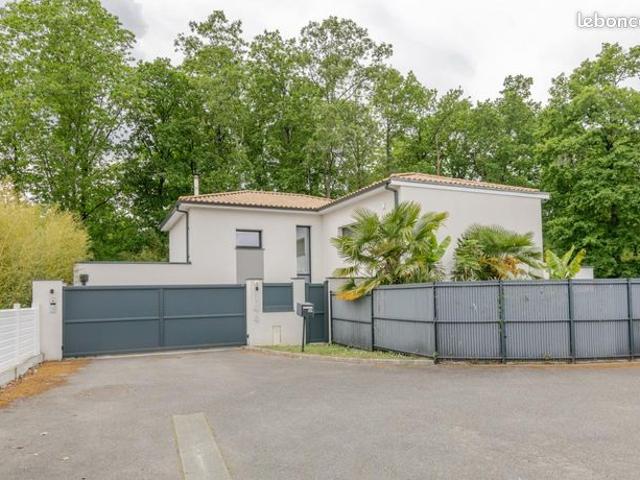 Maison 7 pièces 289 m²