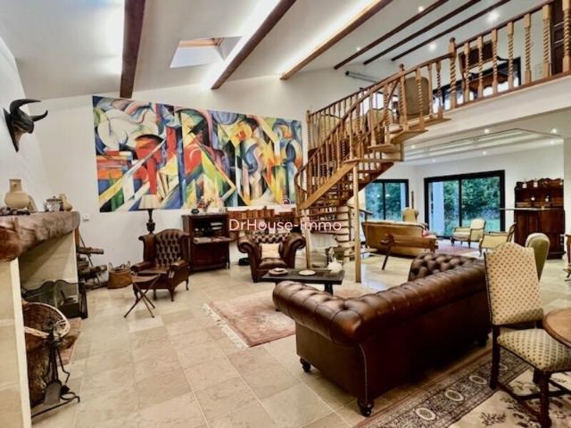 Maison 7 pièces 289 m²