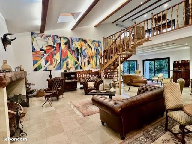 Maison 7 pièces 289 m²