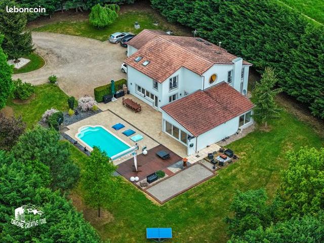Maison 7 pièces 280 m²