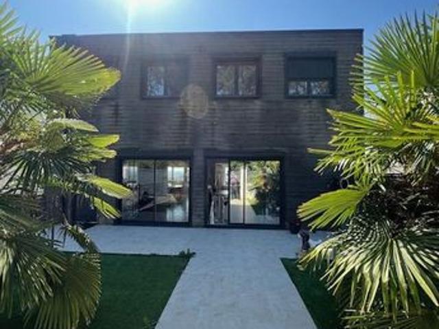 Maison 7 pièces 280 m²