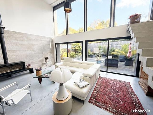 Maison 7 pièces 280 m²