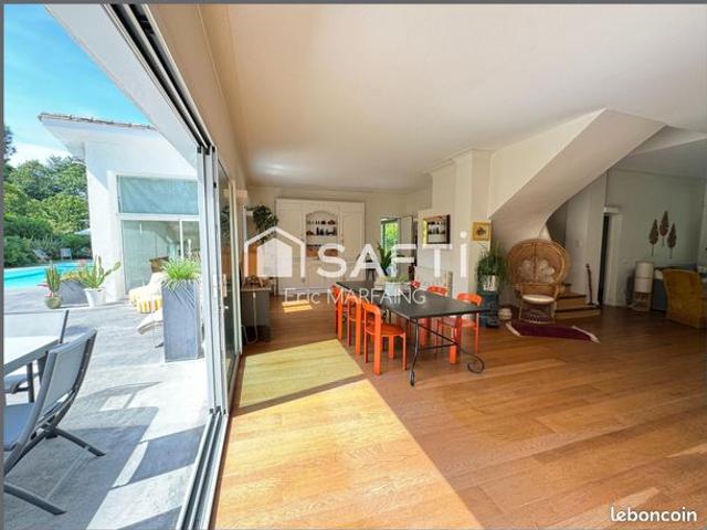 Maison 7 pièces 280 m²