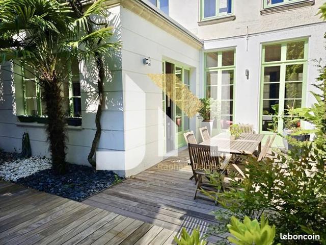 Maison 7 pièces 280 m²