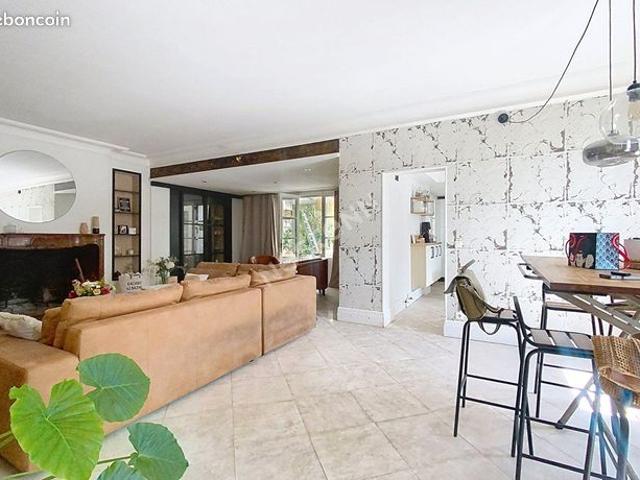 Maison 7 pièces 280 m²