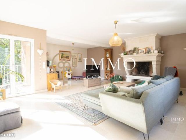 Maison 7 pièces 280 m²