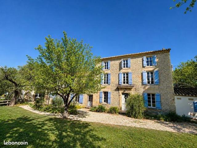 Maison 7 pièces 280 m²