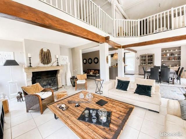 Maison 7 pièces 280 m²
