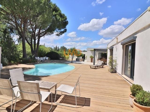 Maison 7 pièces 280 m²
