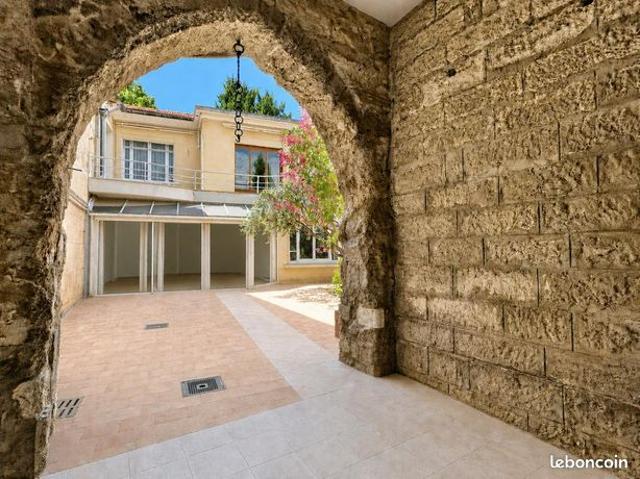 Maison 7 pièces 280 m²
