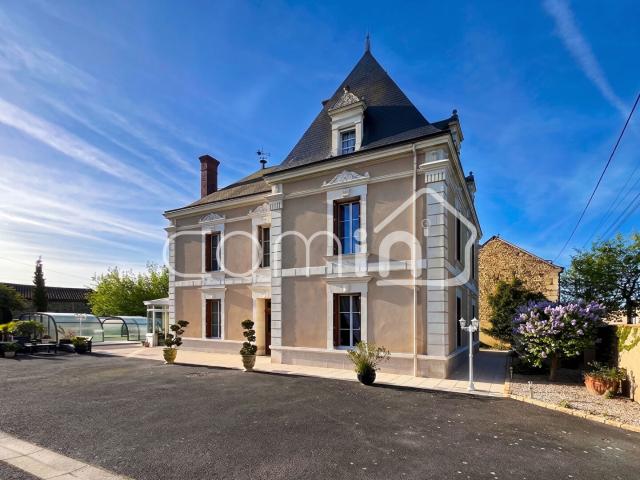 Maison 7 pièces 280 m²