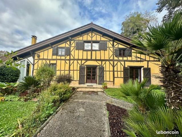 Maison 7 pièces 280 m²