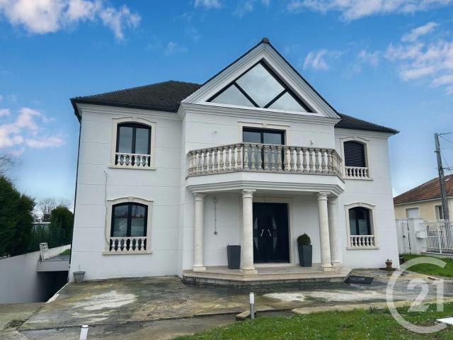 Maison 7 pièces 280 m²