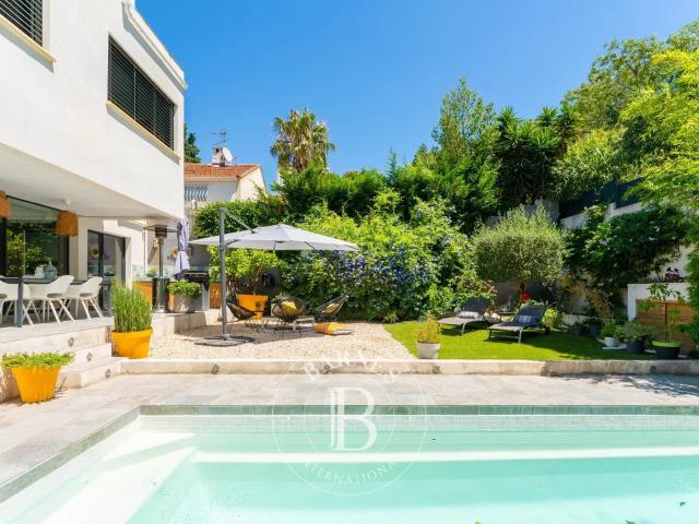 Maison 7 pièces 280 m²