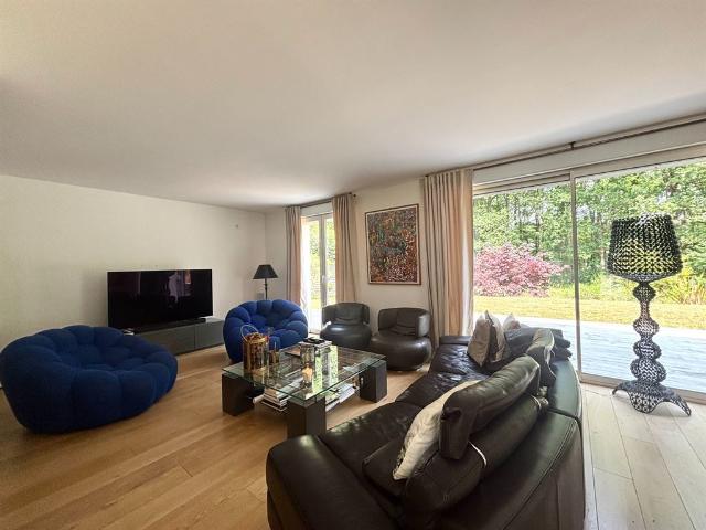 Maison 7 pièces 280 m²