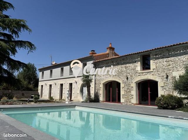 Maison 7 pièces 282 m²