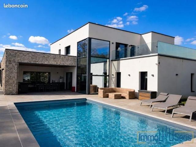Maison 7 pièces 390 m²