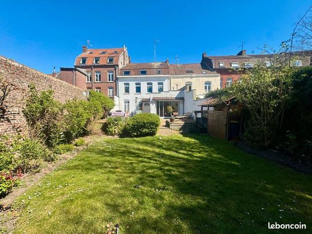 Maison 7 pièces 295 m²