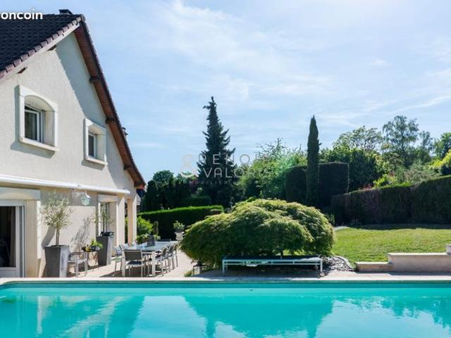 Maison 7 pièces 295 m²