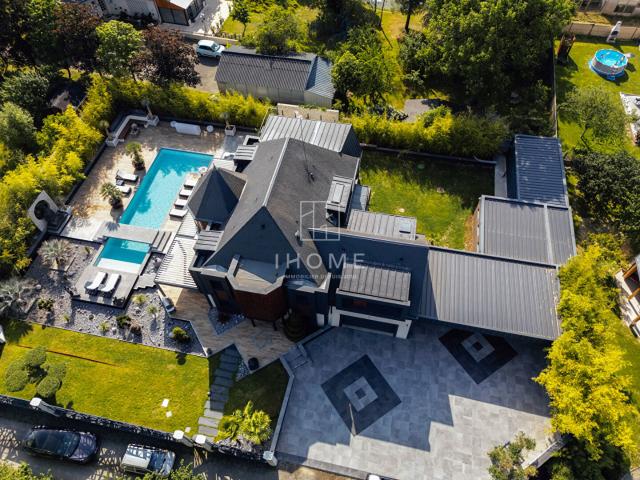 Maison 7 pièces 295 m²