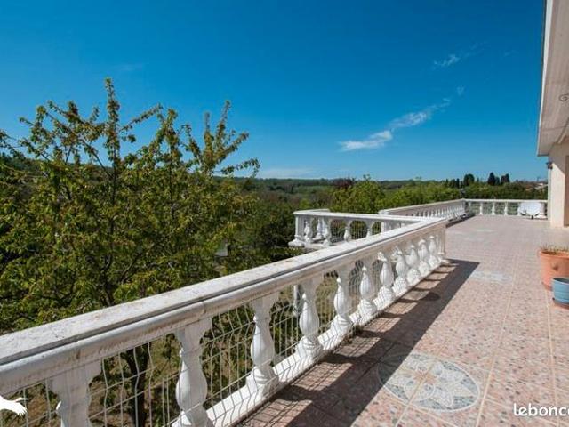 Maison 7 pièces 296 m²