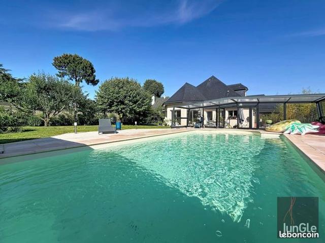 Maison 7 pièces 297 m²