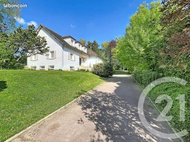 Maison 7 pièces 298 m²