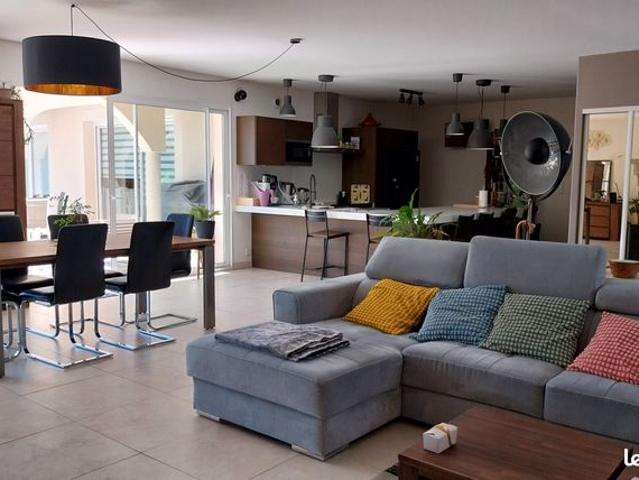 Maison 7 pièces 299 m²