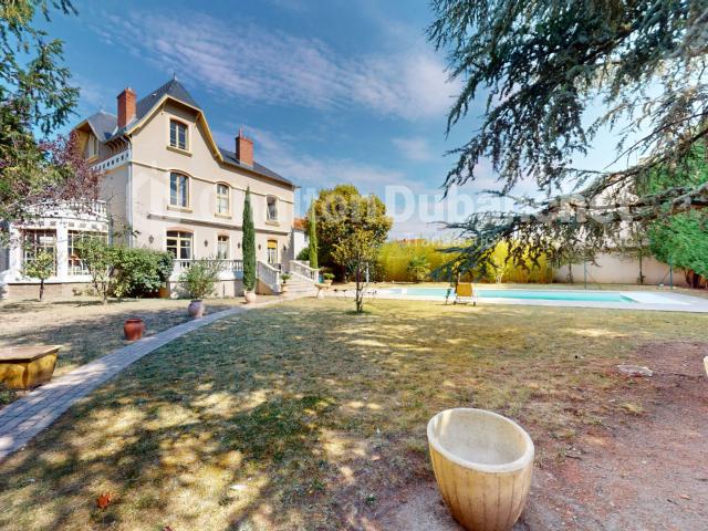 Maison 7 pièces 299 m²