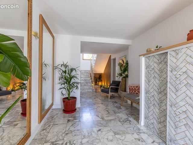 Maison 7 pièces 299 m²