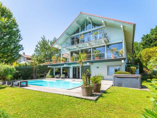 Maison 7 pièces 290 m²