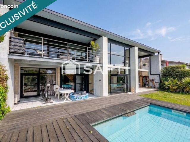 Maison 7 pièces 290 m²