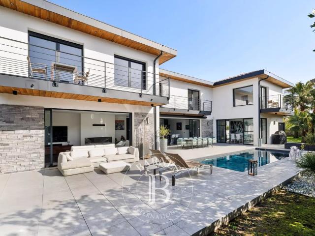 Maison 7 pièces 290 m²