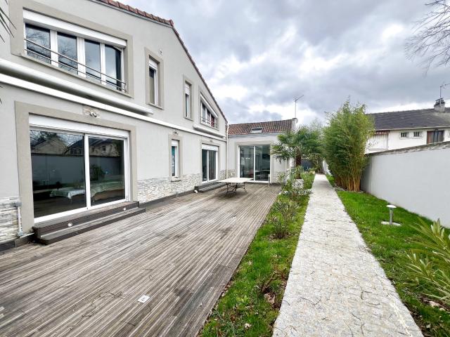 Maison 7 pièces 304 m²