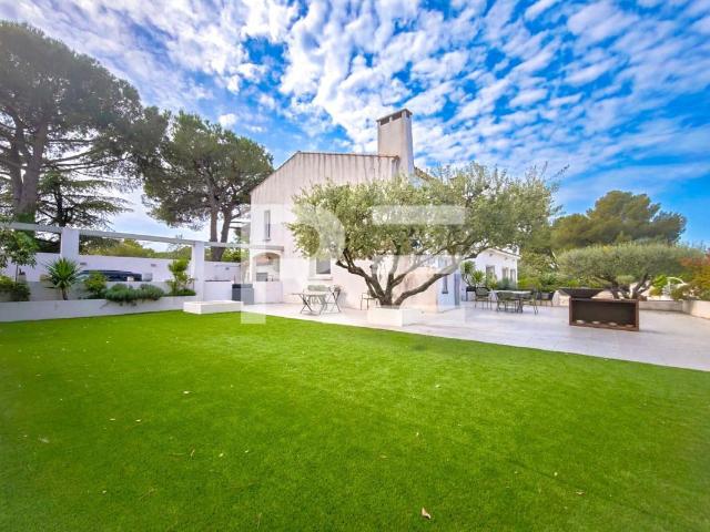 Maison 7 pièces 304 m²