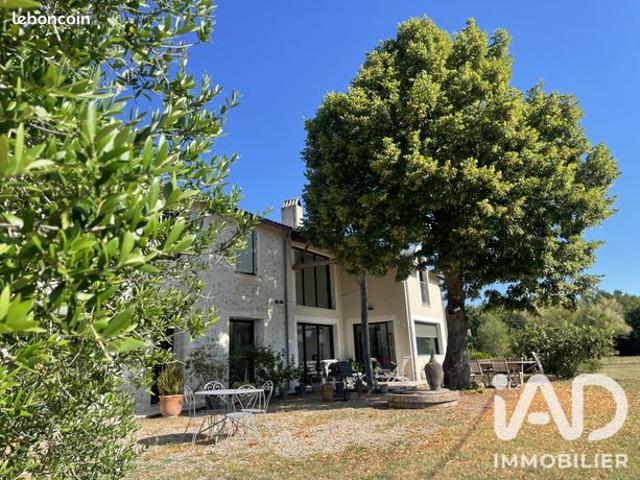 Maison 7 pièces 305 m²
