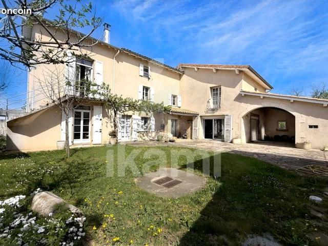 Maison 7 pièces 305 m²
