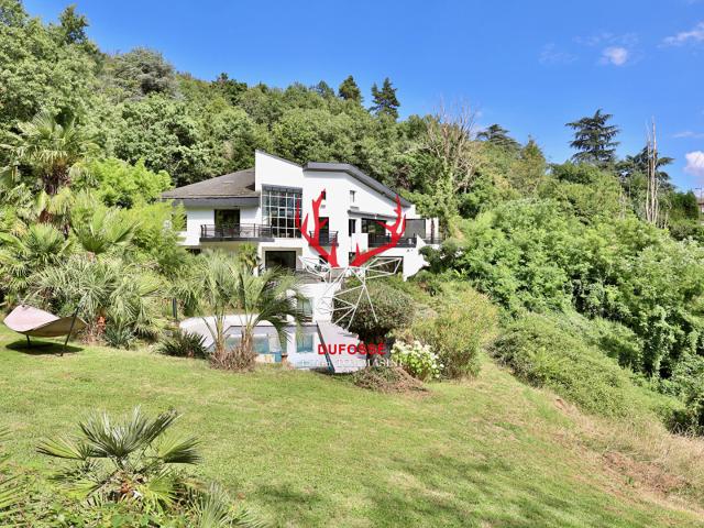 Maison 7 pièces 305 m²