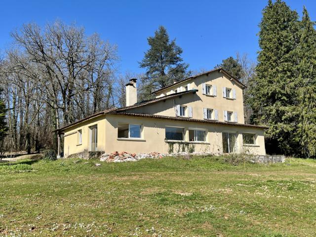 Maison 7 pièces 305 m²