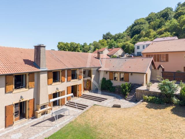 Maison 7 pièces 305 m²